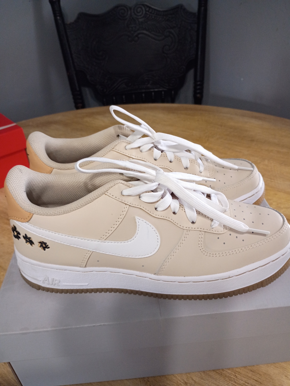 Nike Kids Beige and White Low-Top Sneakers